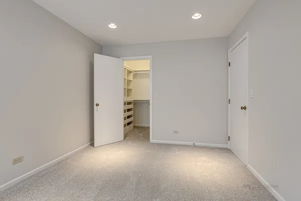 $2,400 | 1291 Orleans Drive, Mundelein, IL 60060