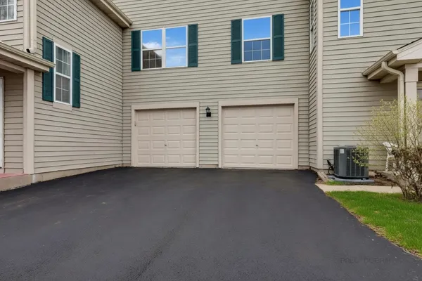 $2,400 | 1291 Orleans Drive, Mundelein, IL 60060