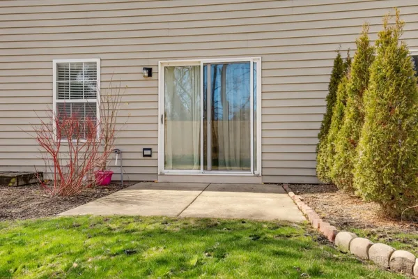 $2,400 | 1291 Orleans Drive, Mundelein, IL 60060