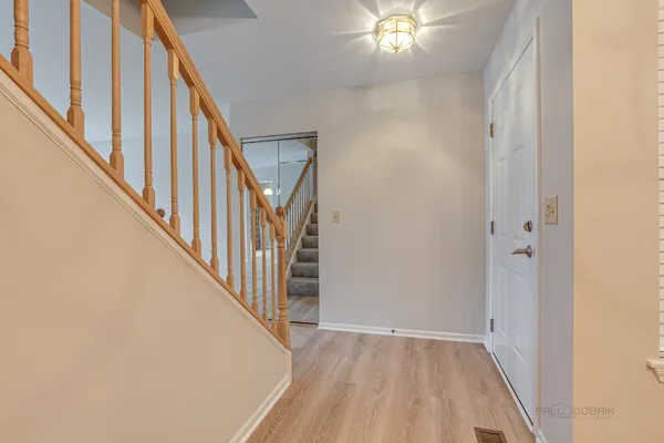 $2,400 | 1291 Orleans Drive, Mundelein, IL 60060