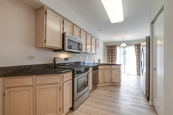 $2,400 | 1291 Orleans Drive, Mundelein, IL 60060