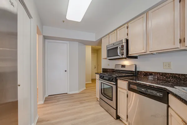 $2,400 | 1291 Orleans Drive, Mundelein, IL 60060