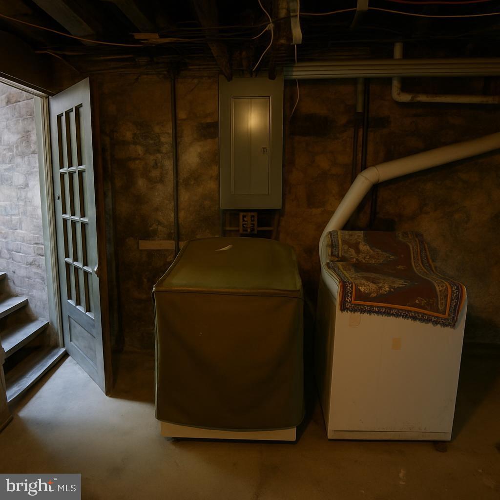 1535 Haak Street Reading, PA 19602 - Photo 25 of 33 a utility room with dryer and washer