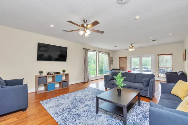 $10,500 | 1730 Lakeshore Drive, Kingwood, TX 77339