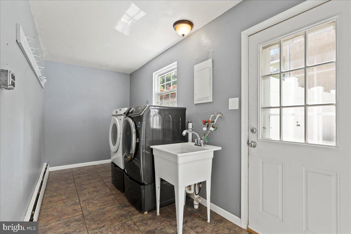 185 Windmill Road Willow Grove, PA 19090 - Photo 15 of 27 Laundry/Mudroom