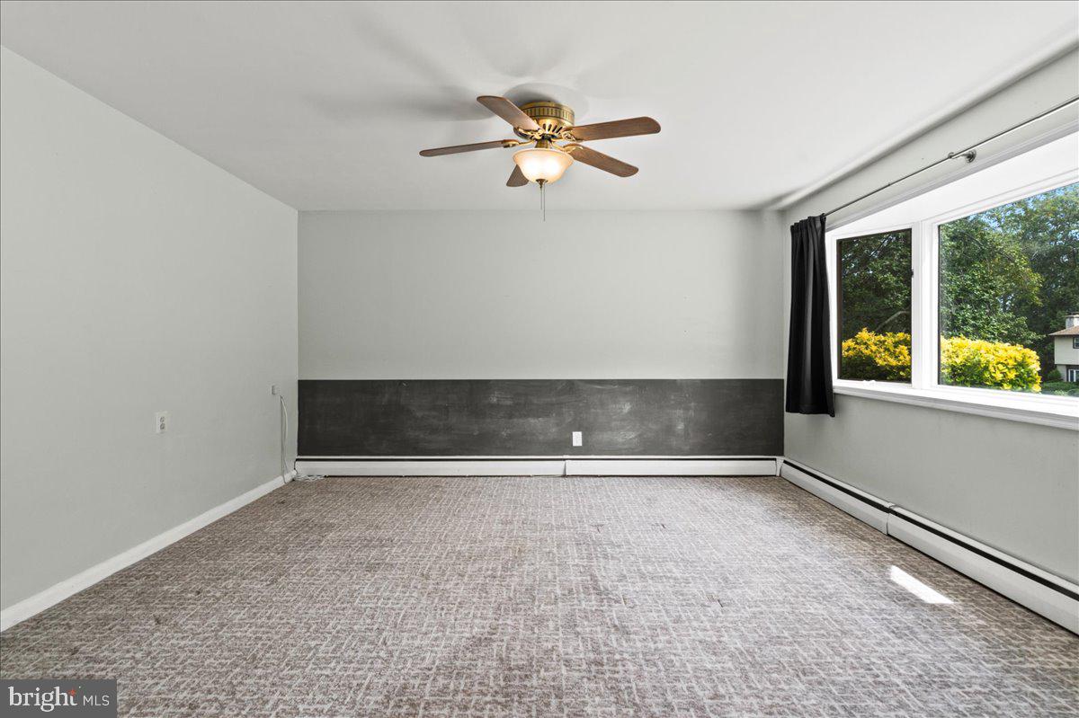 185 Windmill Road Willow Grove, PA 19090 - Photo 6 of 27 Living Room