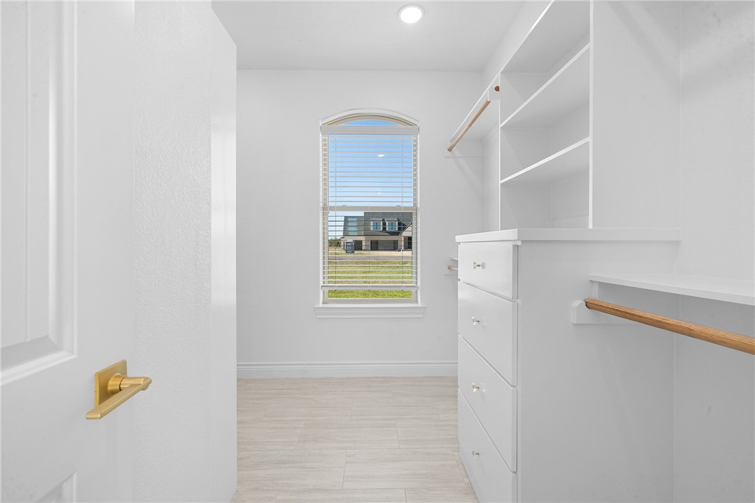 6524 Agave Court Bryan, TX 77808 - Photo 33 of 43 View of walk in closet