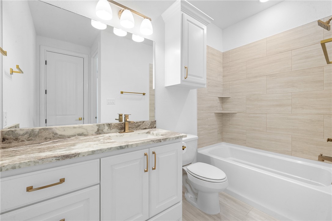 6524 Agave Court Bryan, TX 77808 - Photo 34 of 43 Full bathroom with vanity and shower / bath combination