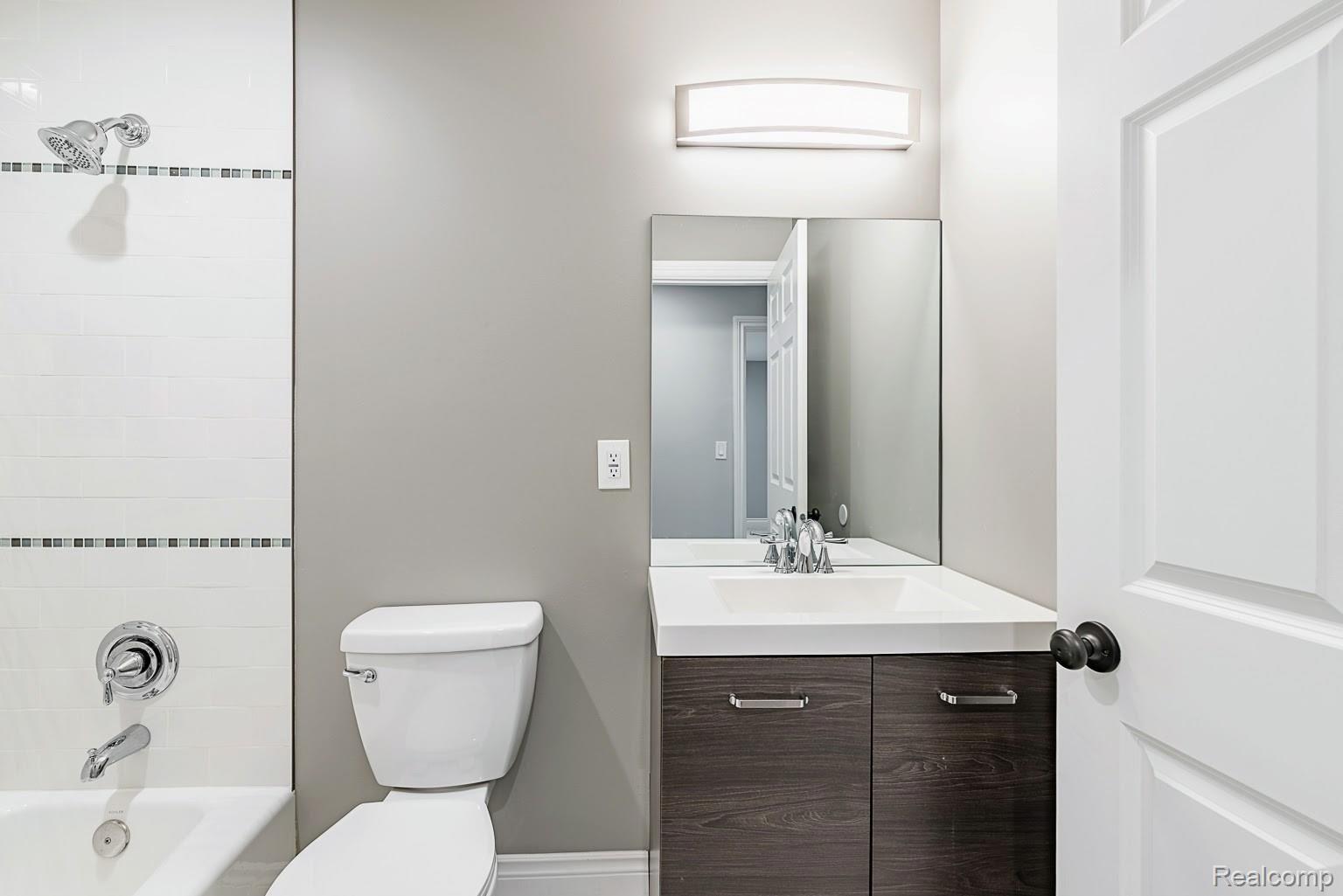 25101 Rust Road New Boston, MI 48164 - Photo 28 of 61 DSC_5577-HDR.jpg