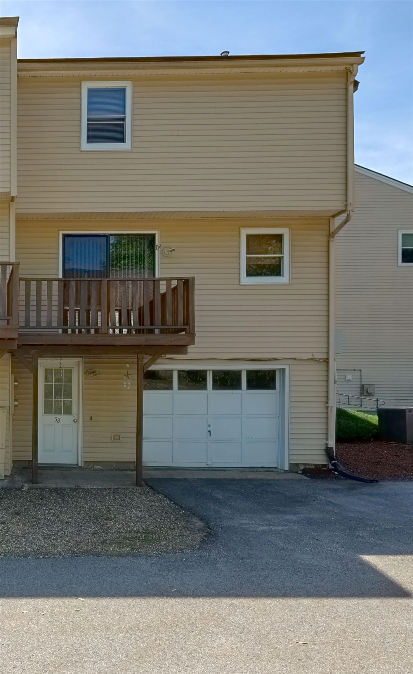 38 Stonegate Lane Derry, NH 03038 - Photo 2 of 42