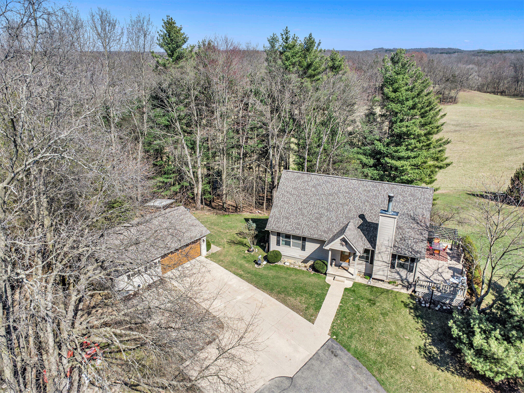 14329 Waubascon Road Bellevue, MI 49021 - Photo 3 of 46 004_14329_waubascon_rd_bellevue_mi_49021