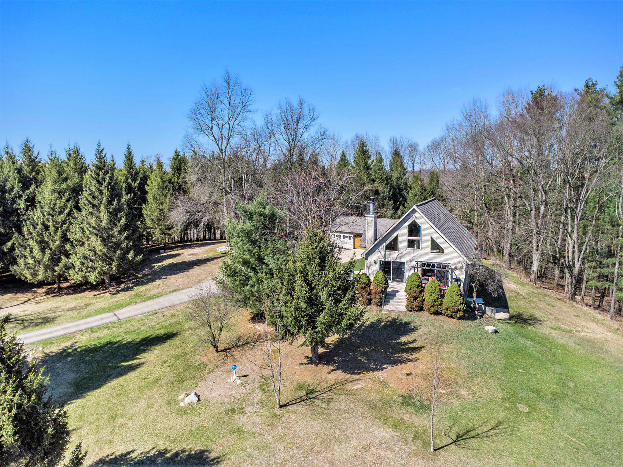 14329 Waubascon Road Bellevue, MI 49021 - Photo 4 of 46 002_14329_waubascon_rd_bellevue_mi_49021
