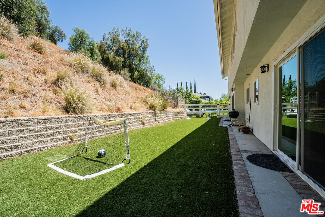 24975 Kit Carson Road Hidden Hills, CA 91302 - Photo 37 of 38 a view of outdoor space and yard