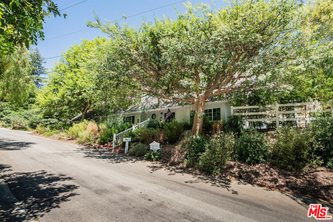 24975 Kit Carson Road Hidden Hills, CA 91302 - Photo 5 of 38 a backyard of a house with lots of green space