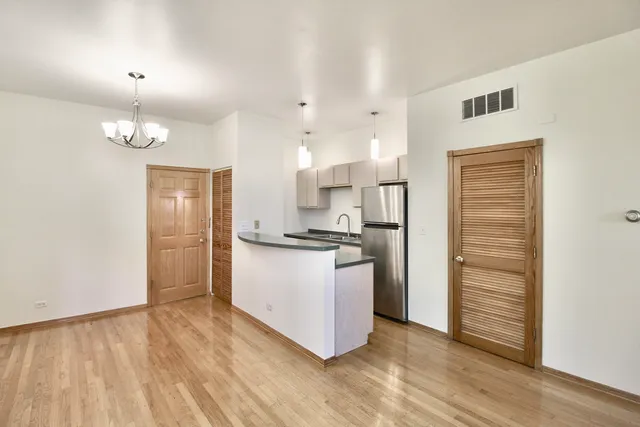 $2,325 | 1645 North Clybourn Avenue, Unit 2R, Chicago, IL 60614