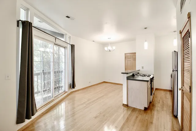 $2,325 | 1645 North Clybourn Avenue, Unit 2R, Chicago, IL 60614