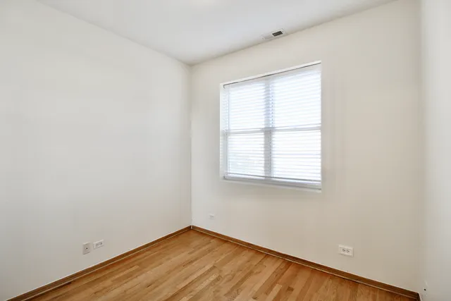 $2,325 | 1645 North Clybourn Avenue, Unit 2R, Chicago, IL 60614