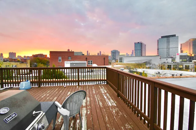 $2,325 | 1645 North Clybourn Avenue, Unit 2R, Chicago, IL 60614