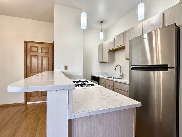 $2,325 | 1645 North Clybourn Avenue, Unit 2R, Chicago, IL 60614