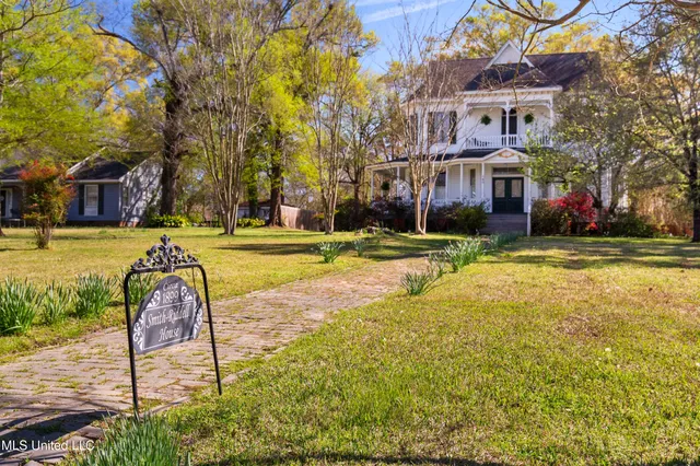 $229,500 | 140 East Semmes Street, Canton, MS 39046