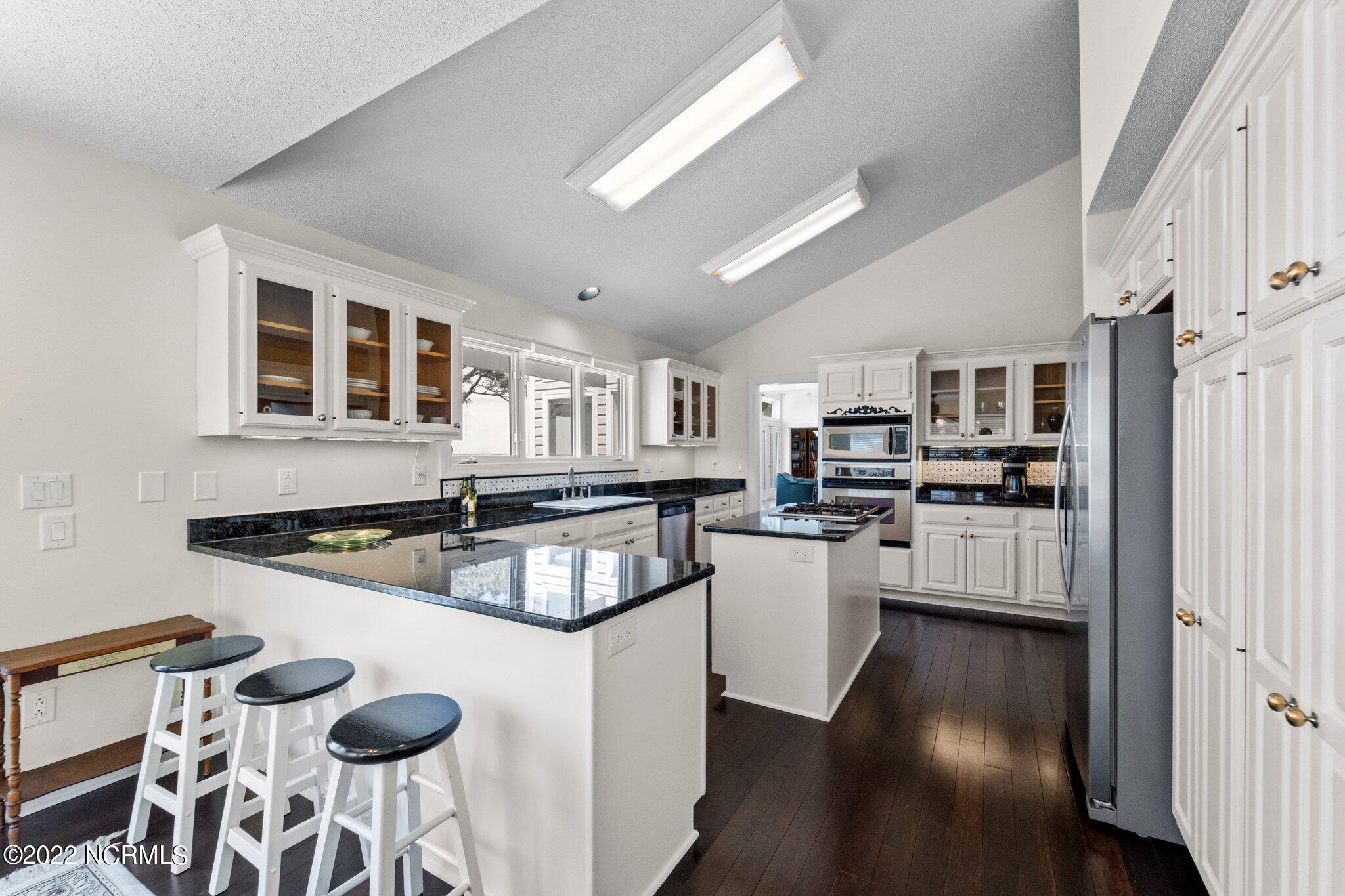 118 Moores Farm Road Havelock, NC 28532 - Photo 14 of 56 Breakfast bar