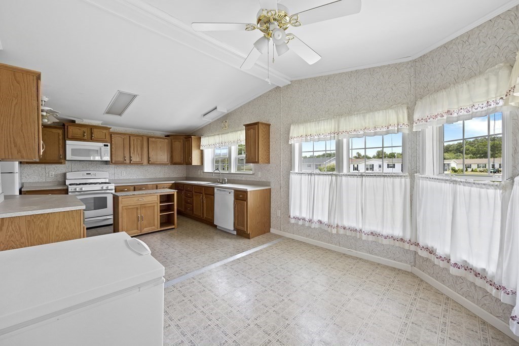 71 George's Loop Raynham, MA 02767 - Photo 9 of 24 Gallery Image 9