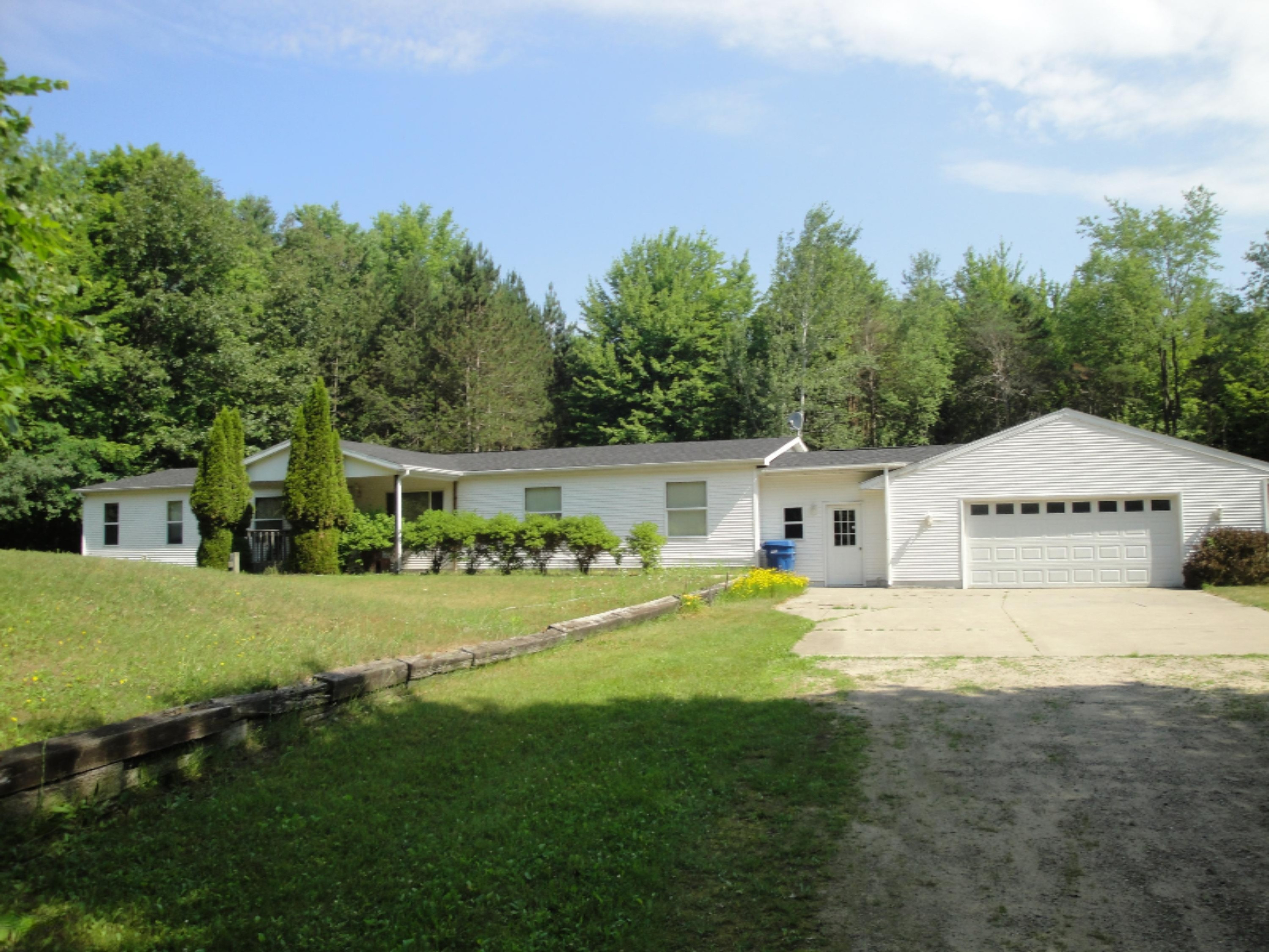 5282 East Sternberg Road Fruitport, MI 49415 - Photo 1 of 16 5282-1