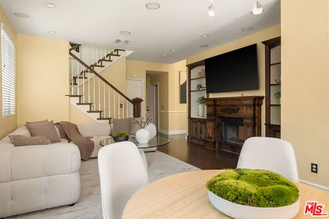 $1,369,000 | 350 Anzio Way, Oak Park, CA 91377