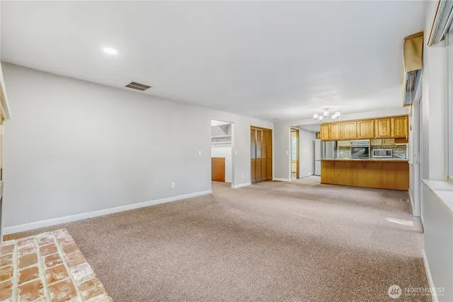 $950,000 | 4223 Northeast 205th Street, Lake Forest Park, WA 98155