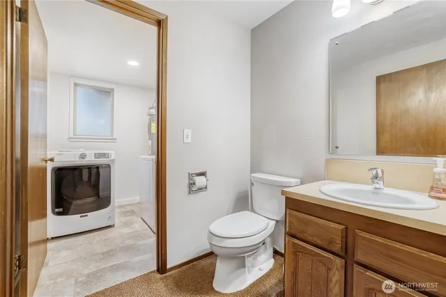 $950,000 | 4223 Northeast 205th Street, Lake Forest Park, WA 98155