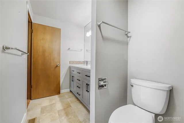 $950,000 | 4223 Northeast 205th Street, Lake Forest Park, WA 98155