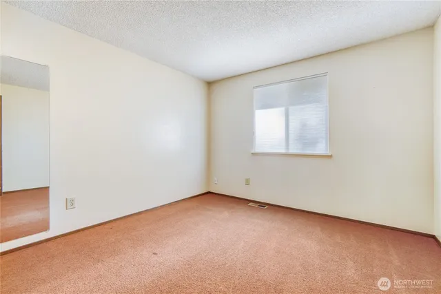 $950,000 | 4223 Northeast 205th Street, Lake Forest Park, WA 98155