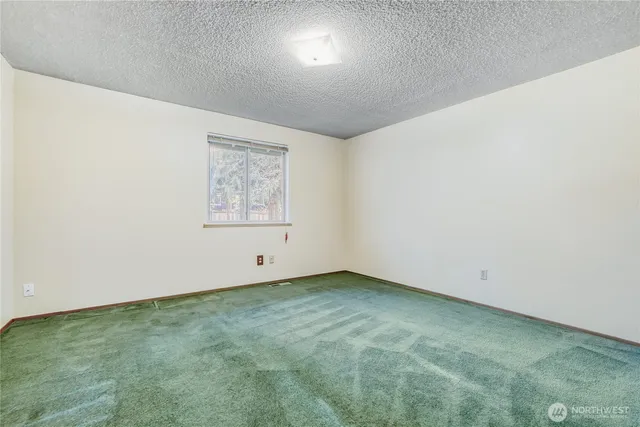 $950,000 | 4223 Northeast 205th Street, Lake Forest Park, WA 98155