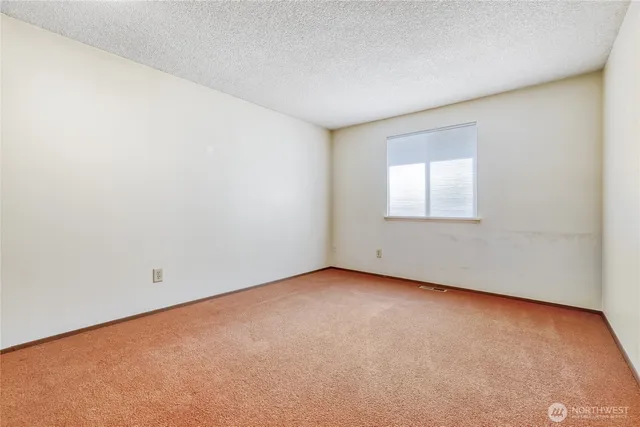 $950,000 | 4223 Northeast 205th Street, Lake Forest Park, WA 98155