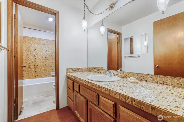 $950,000 | 4223 Northeast 205th Street, Lake Forest Park, WA 98155