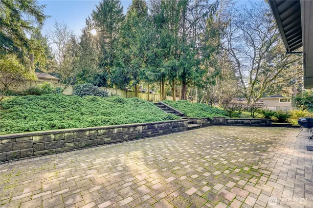 $950,000 | 4223 Northeast 205th Street, Lake Forest Park, WA 98155