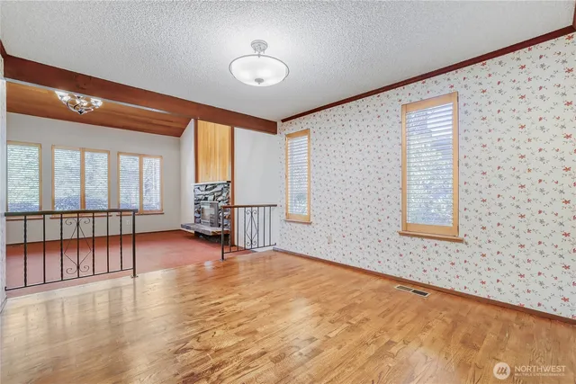 $950,000 | 4223 Northeast 205th Street, Lake Forest Park, WA 98155