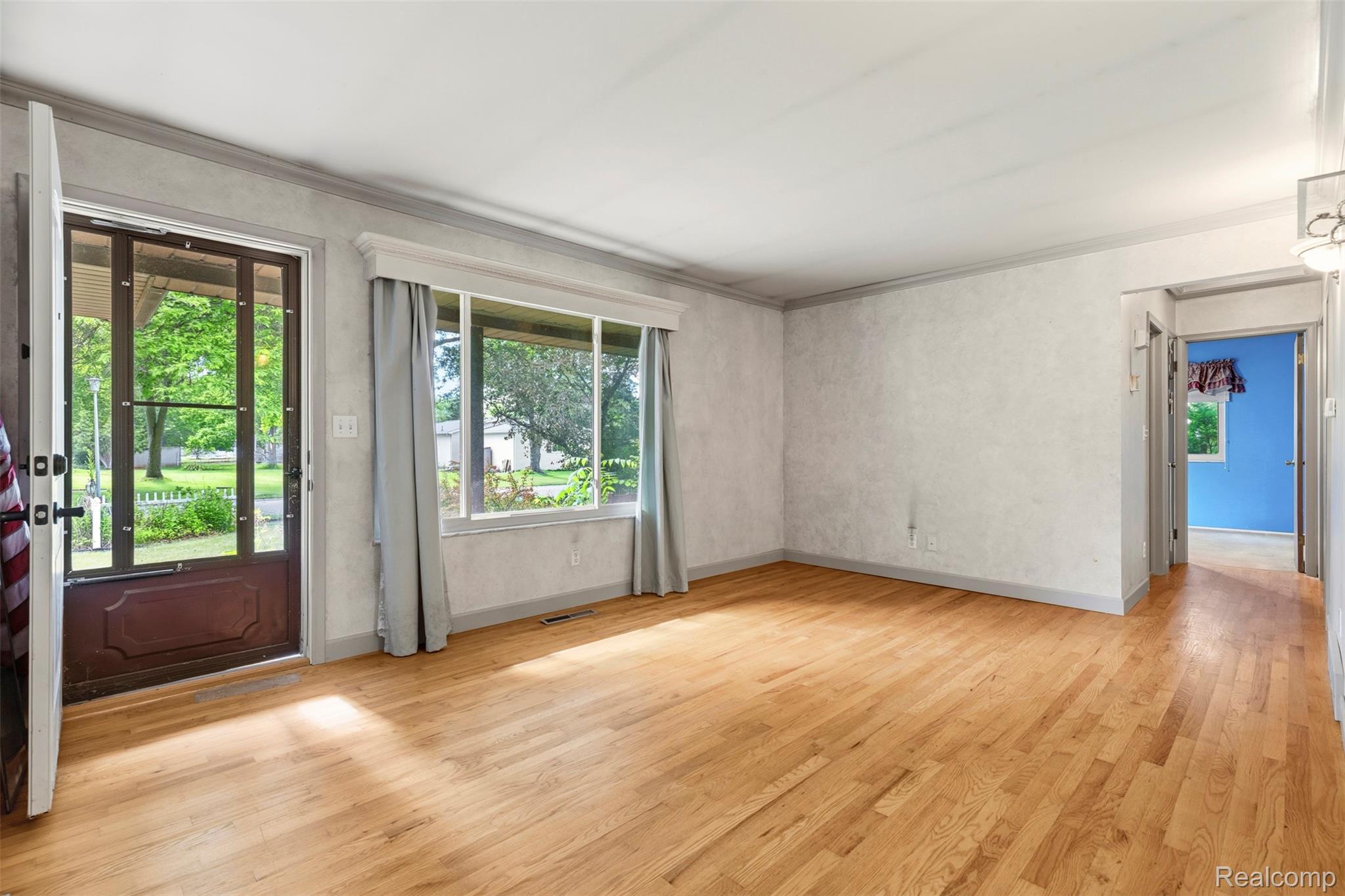309 Windy Bluff Street Flushing, MI 48433 - Photo 8 of 32 021.jpg
