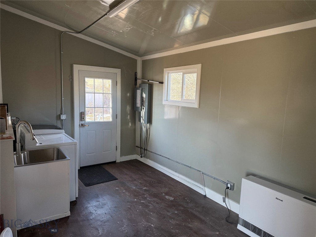 1186 Lovers Leap Road Dillon, MT 59725 - Photo 14 of 17 Mudroom/laundry room