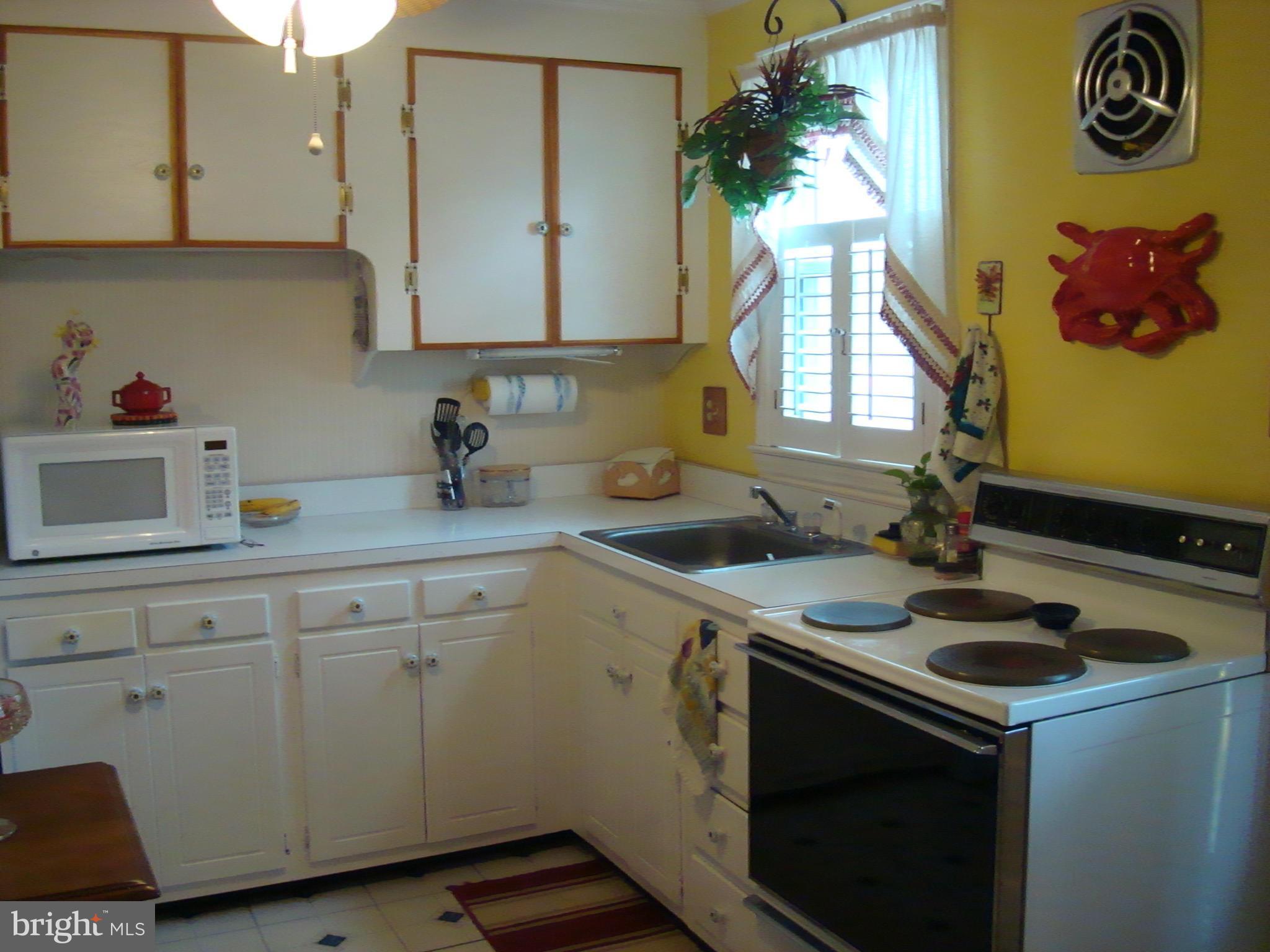 206 Holy Cross Road Baltimore, MD 21225 - Photo 7 of 12 Kitchen