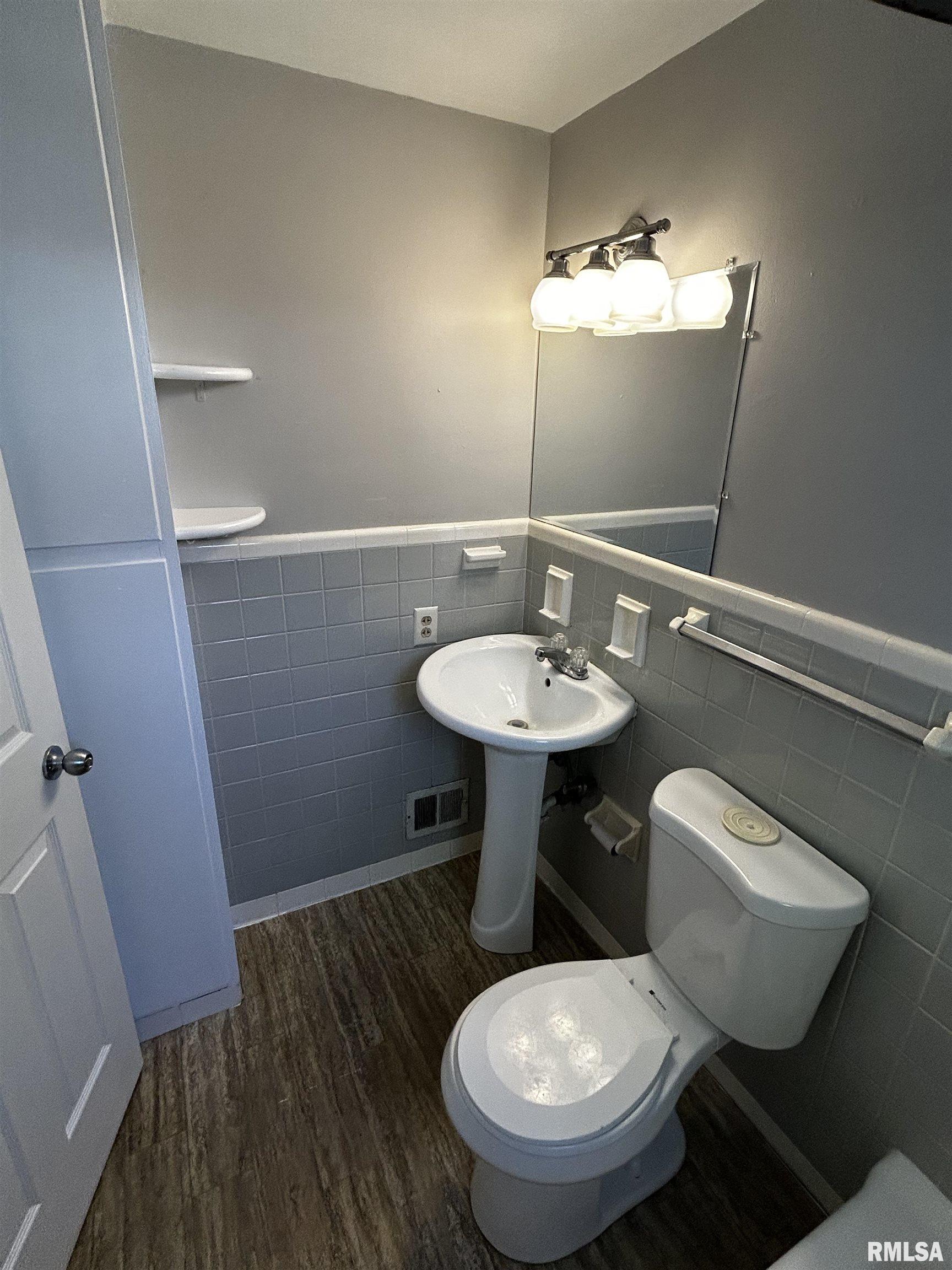 715 West Ridge Road, Unit 1 Peoria, IL 61614 - Photo 6 of 9