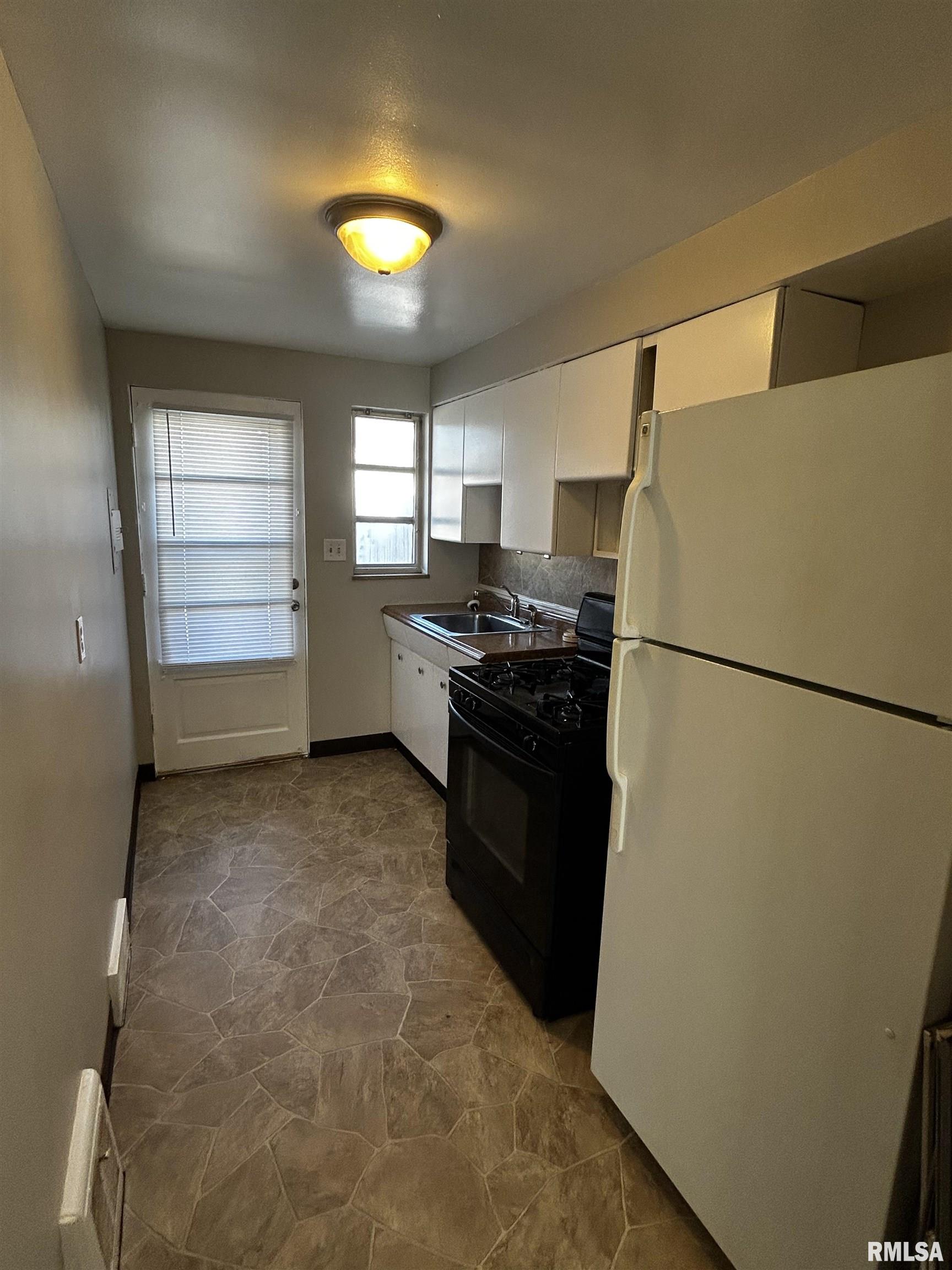 715 West Ridge Road, Unit 1 Peoria, IL 61614 - Photo 9 of 9