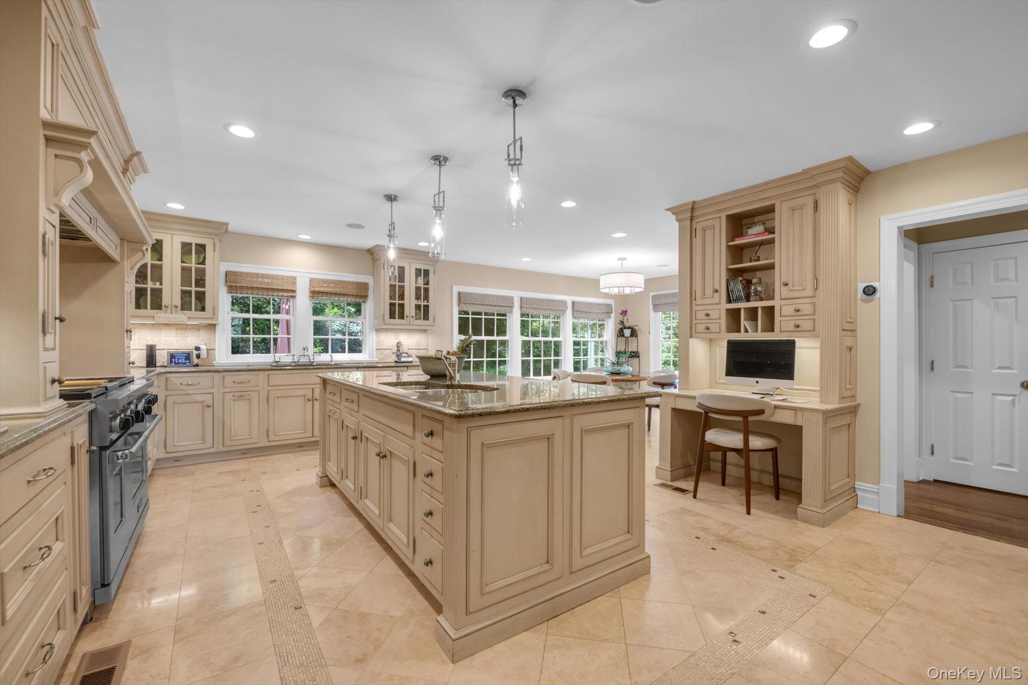 74 Litchfield Road Port Washington, NY 11050 - Photo 10 of 48