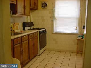 317 Avon Road Upper Darby, PA 19082 - Photo 4 of 6
