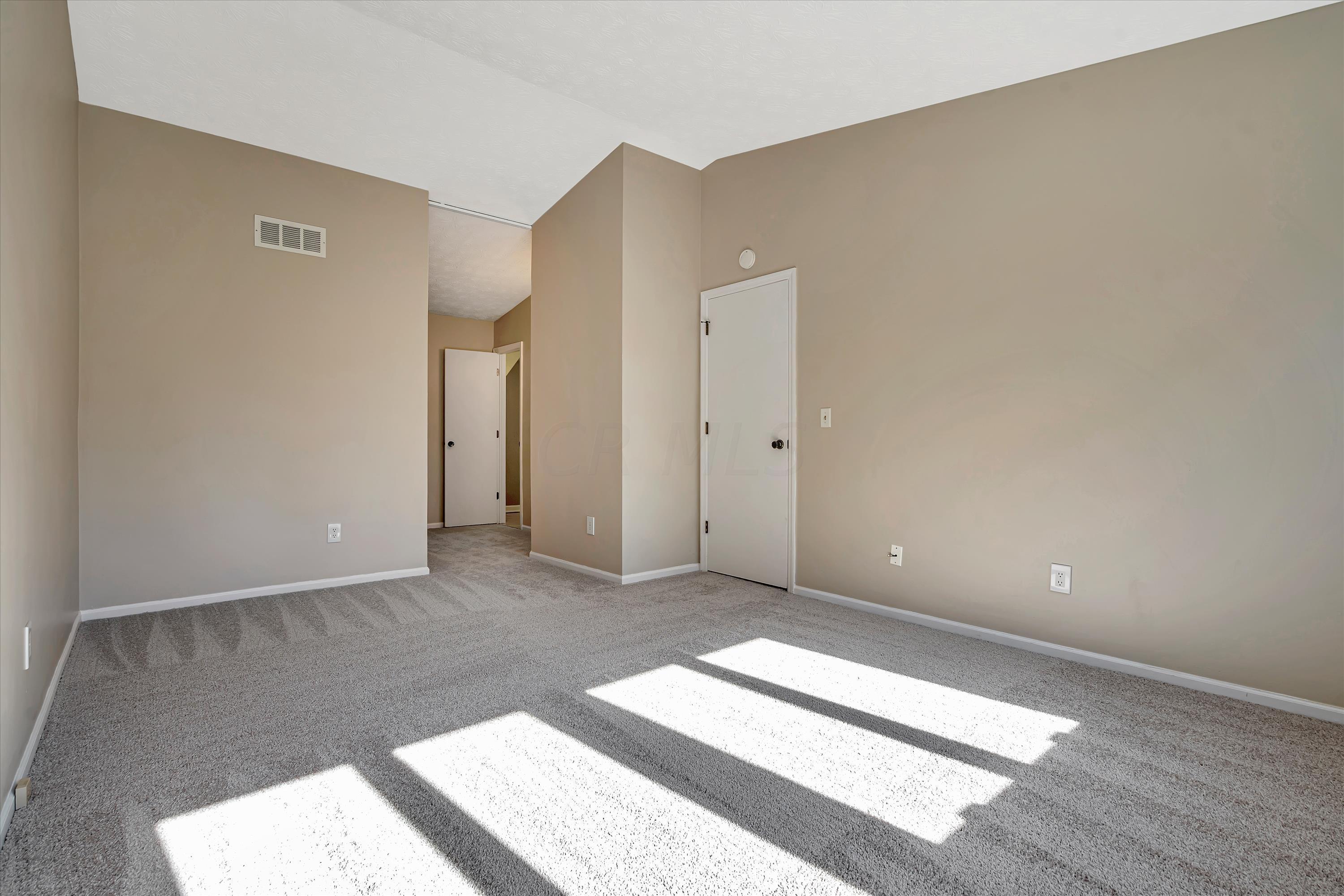 5321 Roscommon Road Dublin, OH 43017 - Photo 18 of 35 f8_5321Roscommon_19