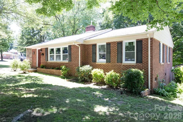 $301,500 | 214 McGinnis Avenue, Lincolnton, NC 28092