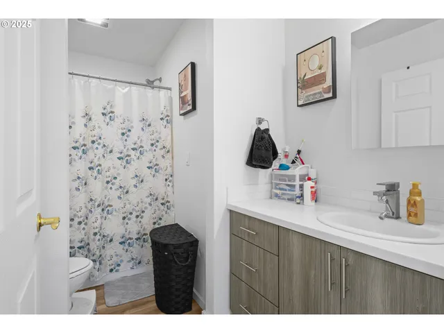 a view of washer and dryer in a room