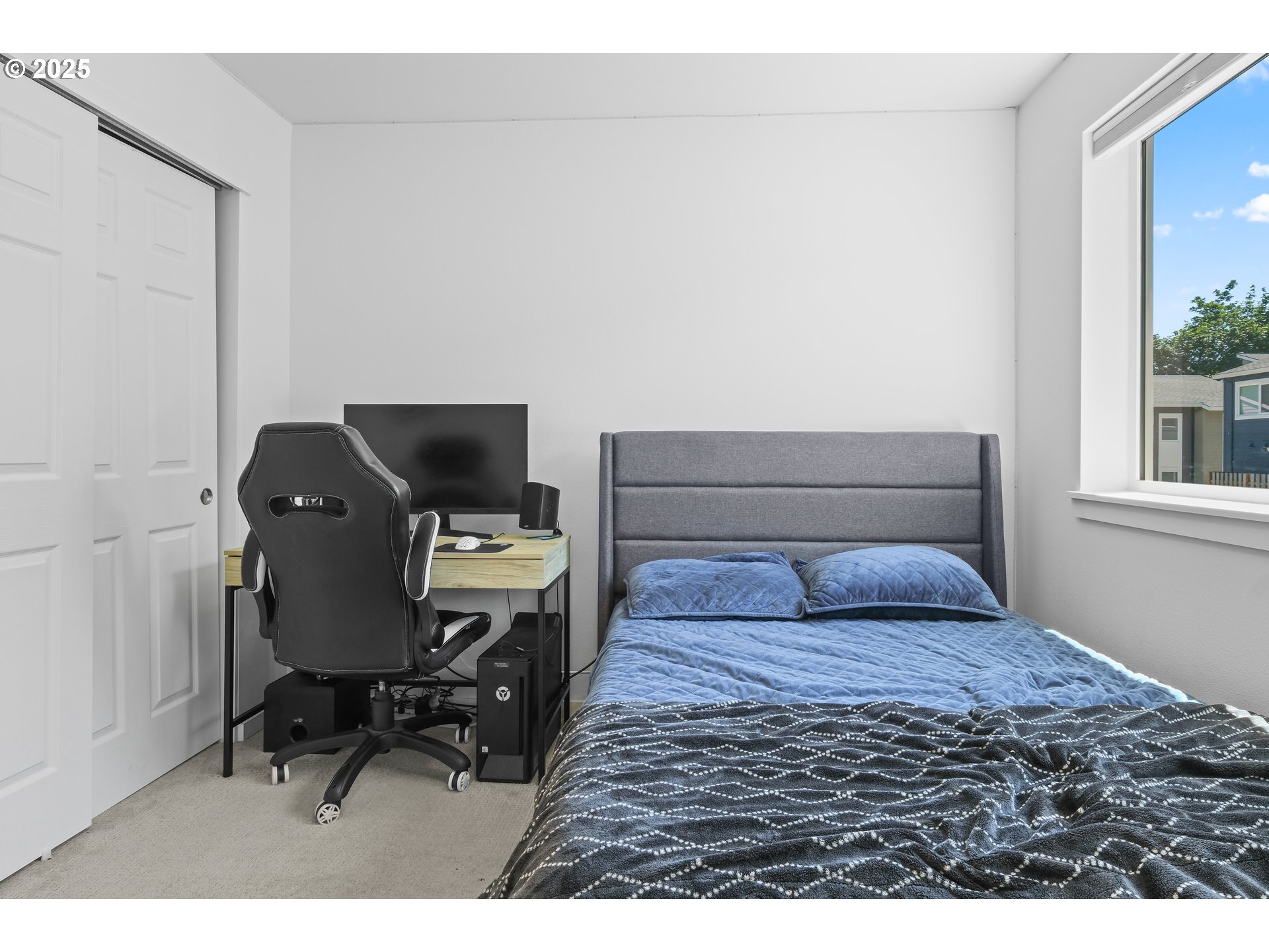 13425 Southeast Foster Road, Unit 40 Portland, OR 97236 - Photo 6 of 14 a living room with furniture