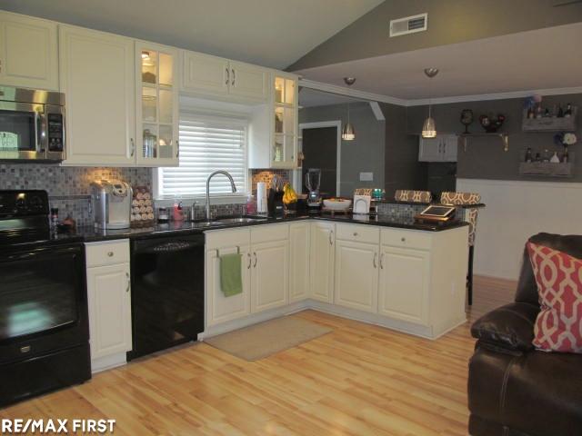 45258 Deneweth Road Macomb, MI 48042 - Photo 7 of 24 31318357-6.JPG