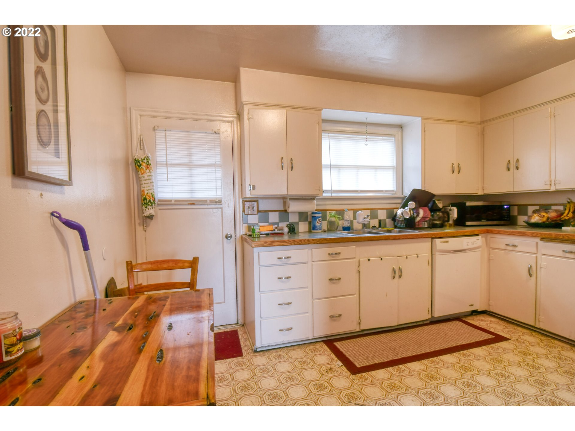 1302 Southwest Goodwin Lane Pendleton, OR 97801 - Photo 14 of 21 a kitchen with cabinets appliances and a counter
